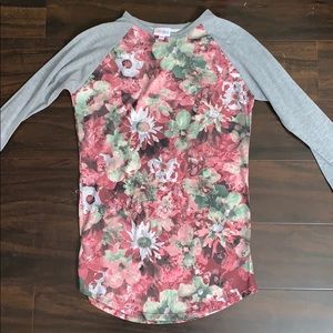 Mid sleeve tee shirt